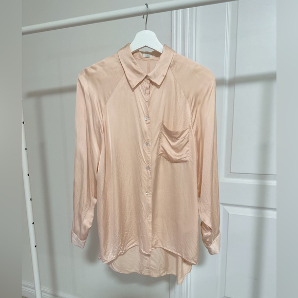 Aritzia Silk-texture Oversized Boyfriend Shirt - Picture 1 of 3